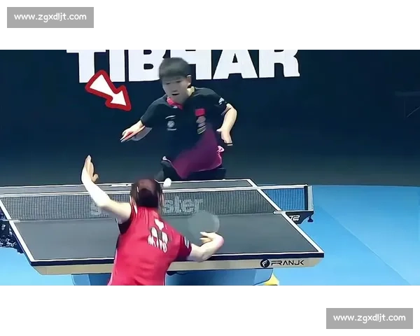 国乒暂停名场面:孙颖莎训教练,樊振东边吃香蕉边战术